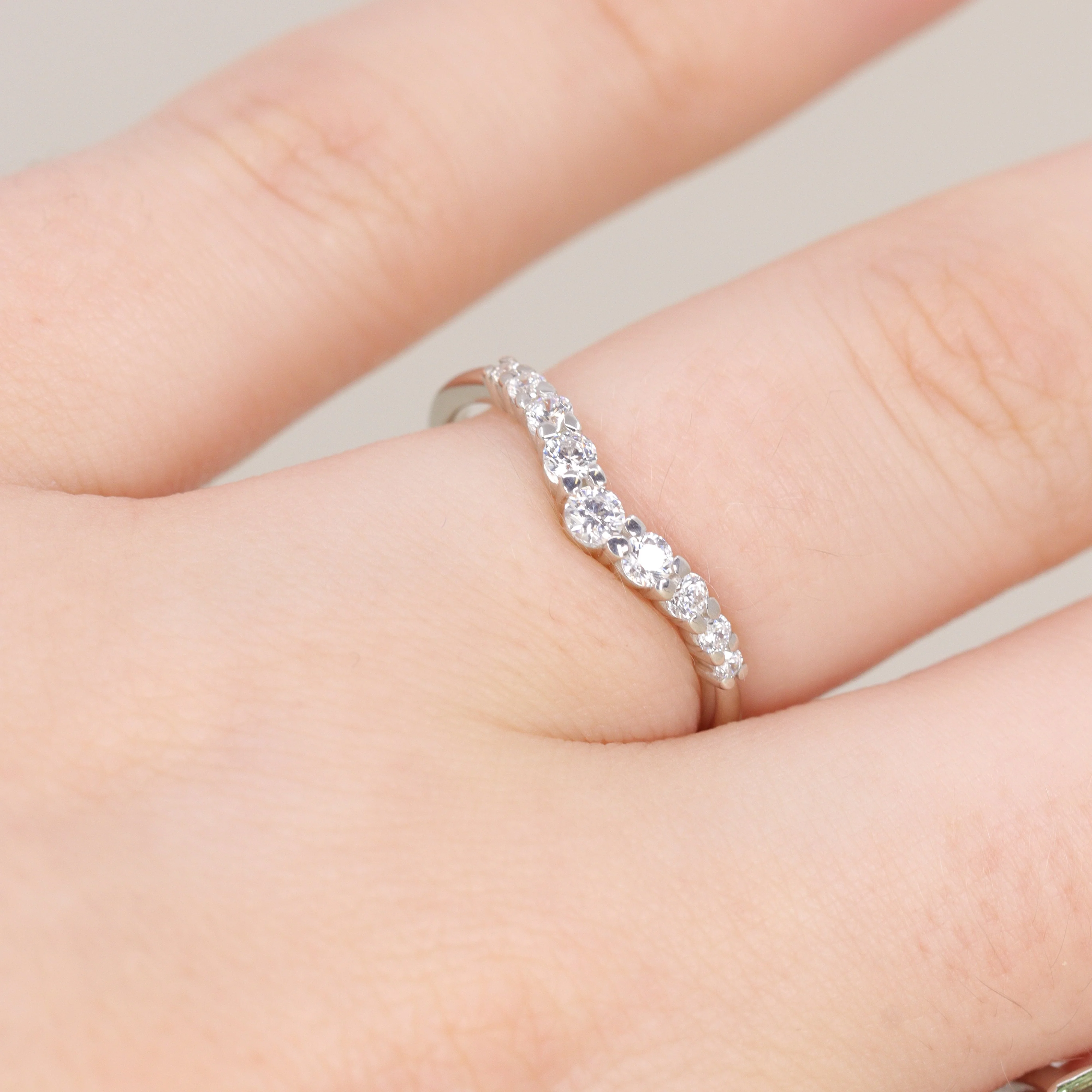 Cleo - Graduated Round Brilliant Cut Diamond Shaped Wedding Ring - Made-to-Order - Image 5