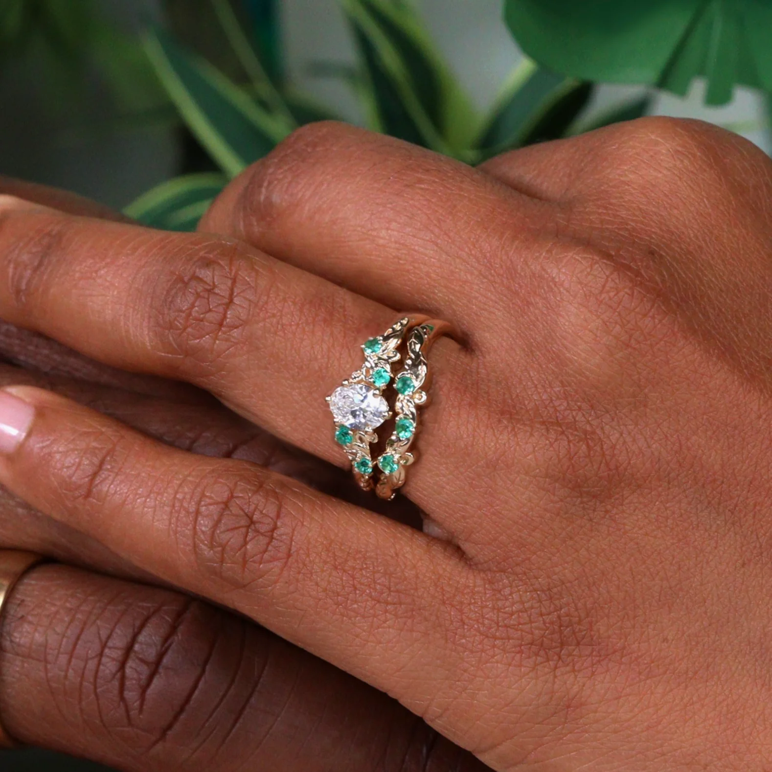 Willow - Floral Detail Emerald Set Wedding Ring - Made-To-Order - Image 3