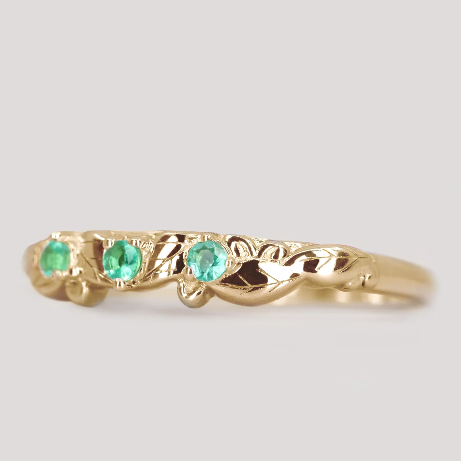 Willow - Floral Detail Emerald Set Wedding Ring - Made-To-Order - Image 4